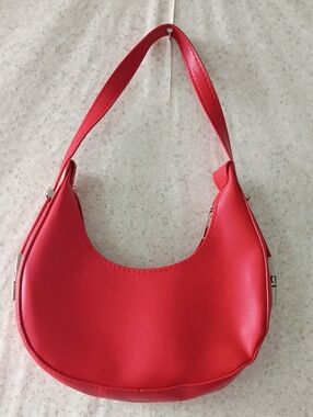 Chic Red Crescent Shoulder Bag - Unbranded